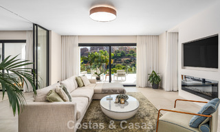 Villa de style méditerranéen moderne en première ligne de golf à vendre à Elviria, à l'est du centre de Marbella 783011 