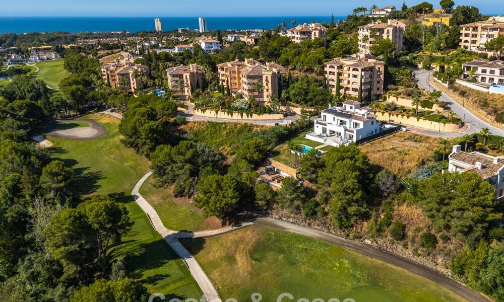 Villa de style méditerranéen moderne en première ligne de golf à vendre à Elviria, à l'est du centre de Marbella 783013