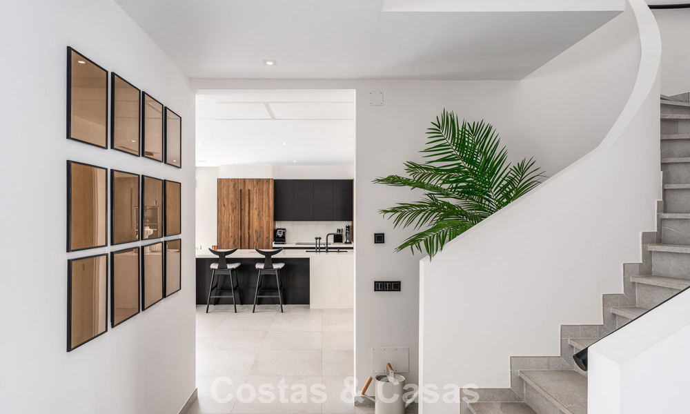 Villa de style méditerranéen moderne en première ligne de golf à vendre à Elviria, à l'est du centre de Marbella 783017