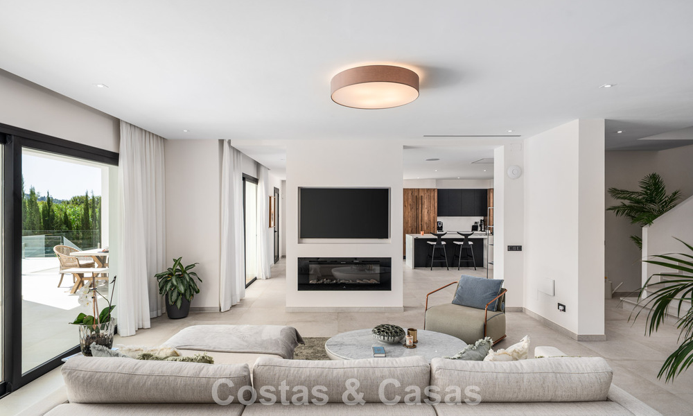 Villa de style méditerranéen moderne en première ligne de golf à vendre à Elviria, à l'est du centre de Marbella 783020