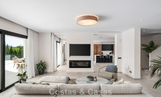 Villa de style méditerranéen moderne en première ligne de golf à vendre à Elviria, à l'est du centre de Marbella 783020 
