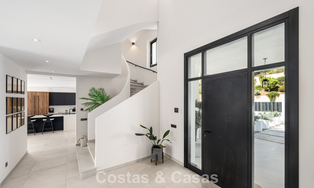 Villa de style méditerranéen moderne en première ligne de golf à vendre à Elviria, à l'est du centre de Marbella 783021