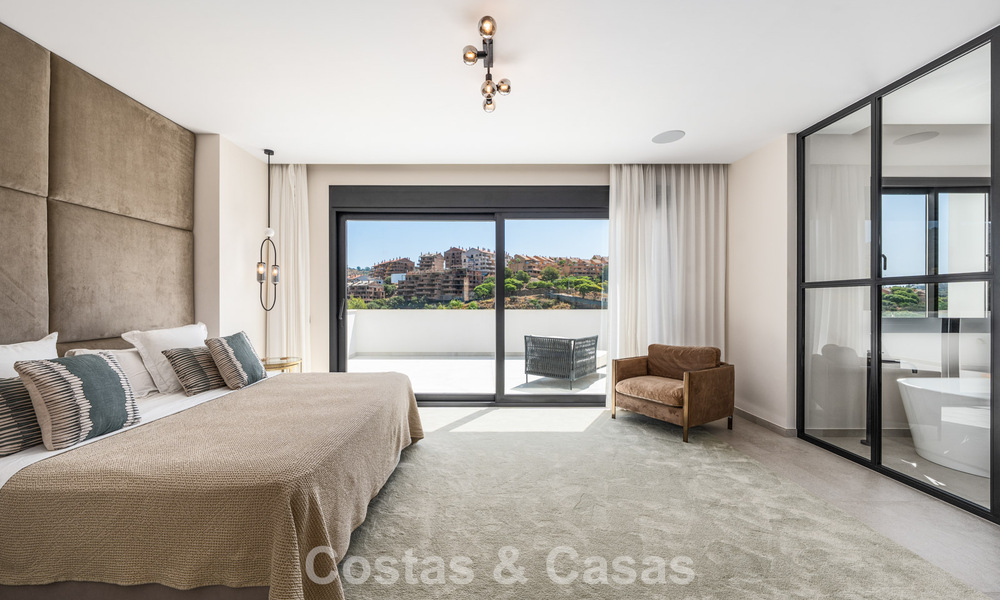 Villa de style méditerranéen moderne en première ligne de golf à vendre à Elviria, à l'est du centre de Marbella 783023