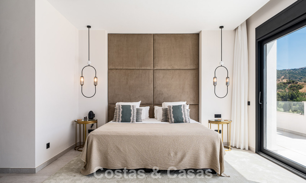 Villa de style méditerranéen moderne en première ligne de golf à vendre à Elviria, à l'est du centre de Marbella 783024