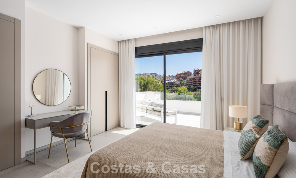 Villa de style méditerranéen moderne en première ligne de golf à vendre à Elviria, à l'est du centre de Marbella 783026