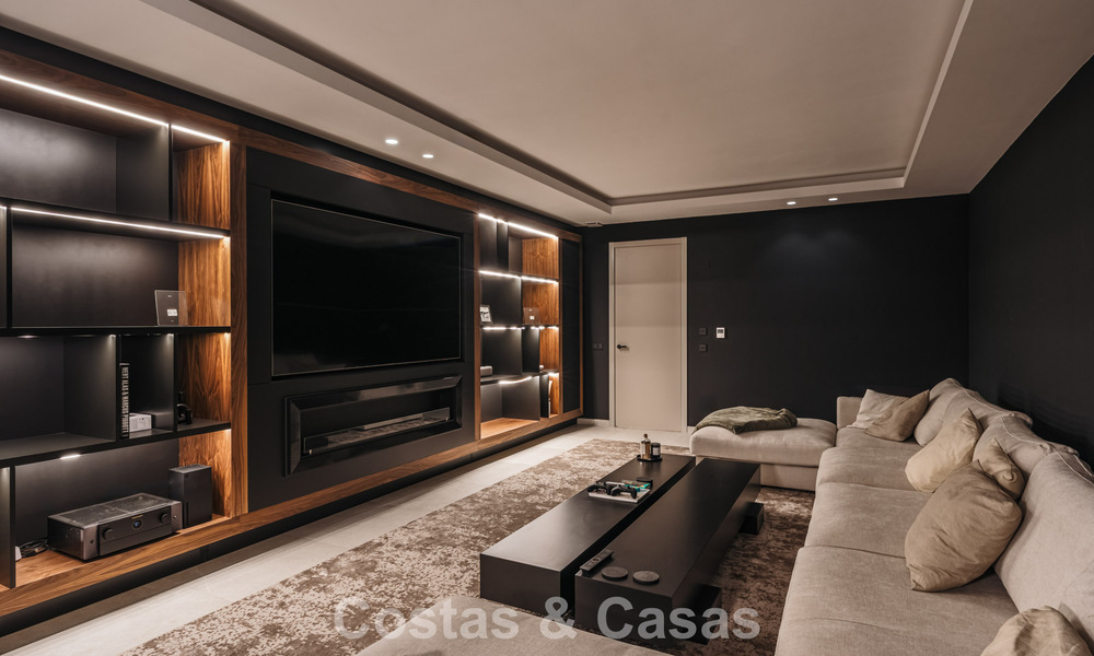 Villa de style méditerranéen moderne en première ligne de golf à vendre à Elviria, à l'est du centre de Marbella 783028