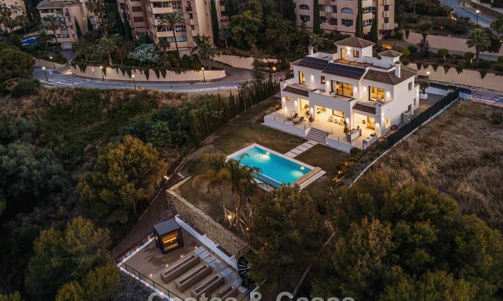 Villa de style méditerranéen moderne en première ligne de golf à vendre à Elviria, à l'est du centre de Marbella 783032