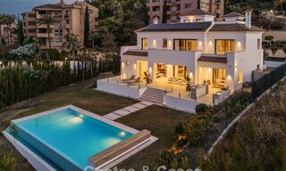 Villa de style méditerranéen moderne en première ligne de golf à vendre à Elviria, à l'est du centre de Marbella 783034 