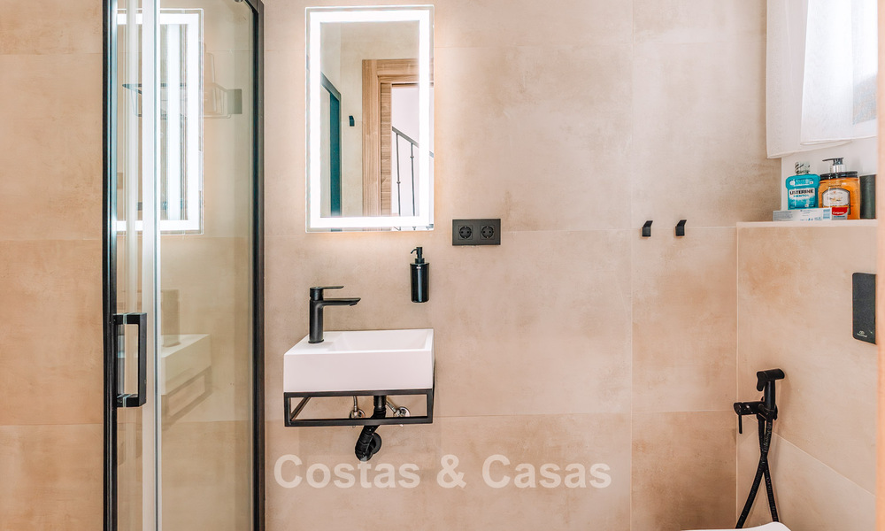 Spacieuse maison de ville de 3 chambres, prête à emménager, avec vue sur le golf et la mer, à vendre à Marbella - Benahavis 782974