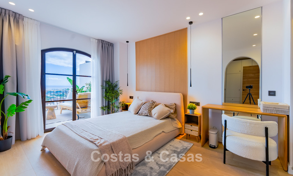 Spacieuse maison de ville de 3 chambres, prête à emménager, avec vue sur le golf et la mer, à vendre à Marbella - Benahavis 782979