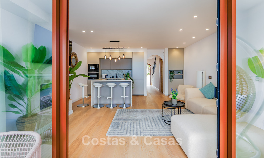 Spacieuse maison de ville de 3 chambres, prête à emménager, avec vue sur le golf et la mer, à vendre à Marbella - Benahavis 782985