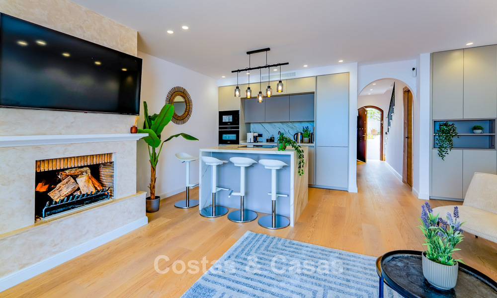 Spacieuse maison de ville de 3 chambres, prête à emménager, avec vue sur le golf et la mer, à vendre à Marbella - Benahavis 782986