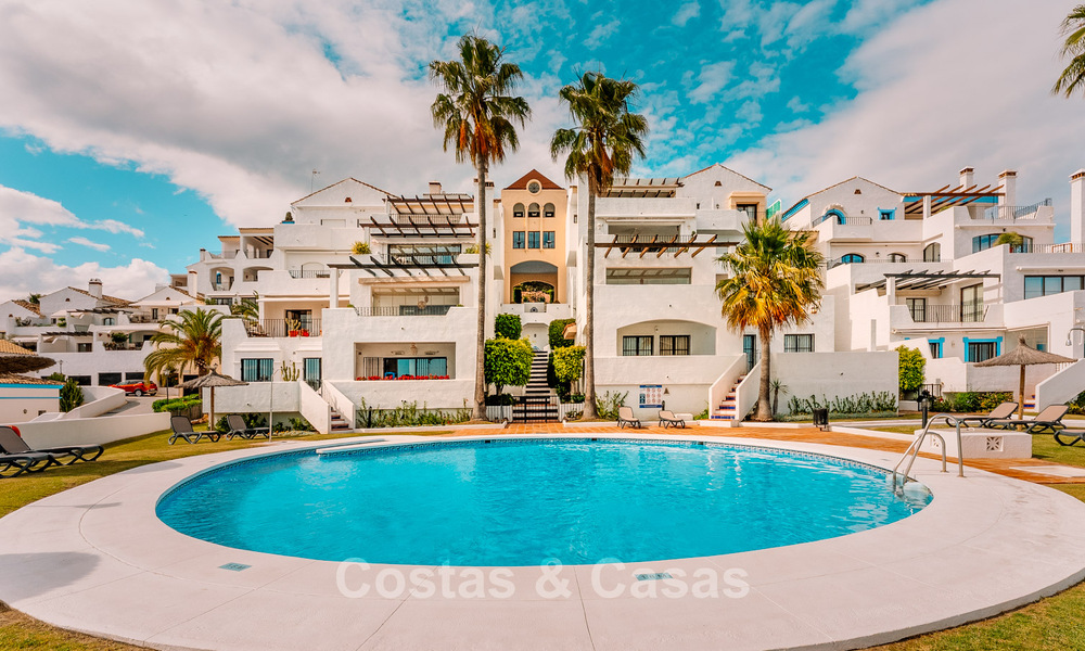 Spacieuse maison de ville de 3 chambres, prête à emménager, avec vue sur le golf et la mer, à vendre à Marbella - Benahavis 782991