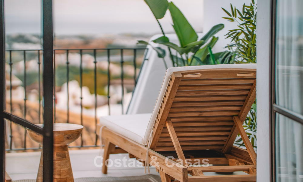 Spacieuse maison de ville de 3 chambres, prête à emménager, avec vue sur le golf et la mer, à vendre à Marbella - Benahavis 782993