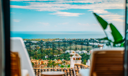 Spacieuse maison de ville de 3 chambres, prête à emménager, avec vue sur le golf et la mer, à vendre à Marbella - Benahavis 782995