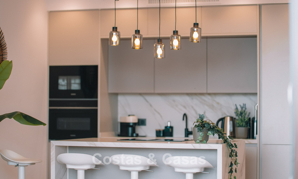 Spacieuse maison de ville de 3 chambres, prête à emménager, avec vue sur le golf et la mer, à vendre à Marbella - Benahavis 782999