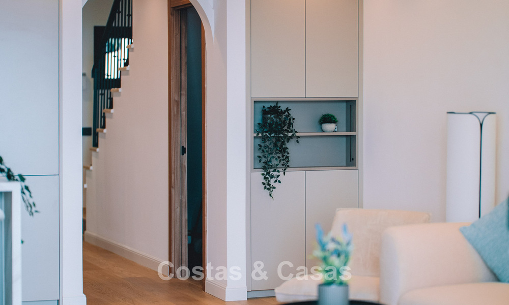 Spacieuse maison de ville de 3 chambres, prête à emménager, avec vue sur le golf et la mer, à vendre à Marbella - Benahavis 783000