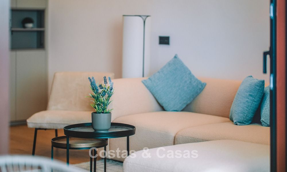 Spacieuse maison de ville de 3 chambres, prête à emménager, avec vue sur le golf et la mer, à vendre à Marbella - Benahavis 783001