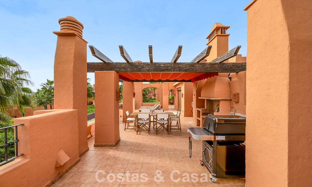 Exceptionnel penthouse en duplex à vendre, à quelques pas de Puerto Banús à Nueva Andalucia, Marbella 783042