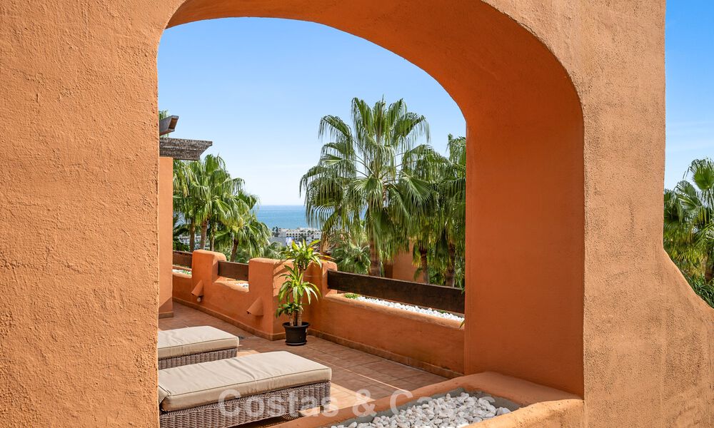 Exceptionnel penthouse en duplex à vendre, à quelques pas de Puerto Banús à Nueva Andalucia, Marbella 783046