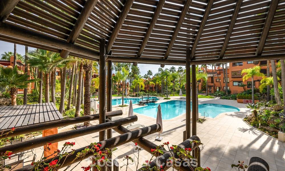 Exceptionnel penthouse en duplex à vendre, à quelques pas de Puerto Banús à Nueva Andalucia, Marbella 783057