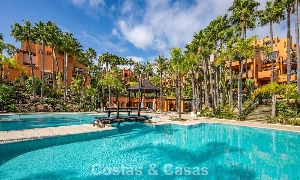 Exceptionnel penthouse en duplex à vendre, à quelques pas de Puerto Banús à Nueva Andalucia, Marbella 783064