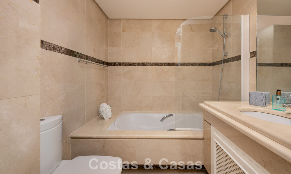 Exceptionnel penthouse en duplex à vendre, à quelques pas de Puerto Banús à Nueva Andalucia, Marbella 783070