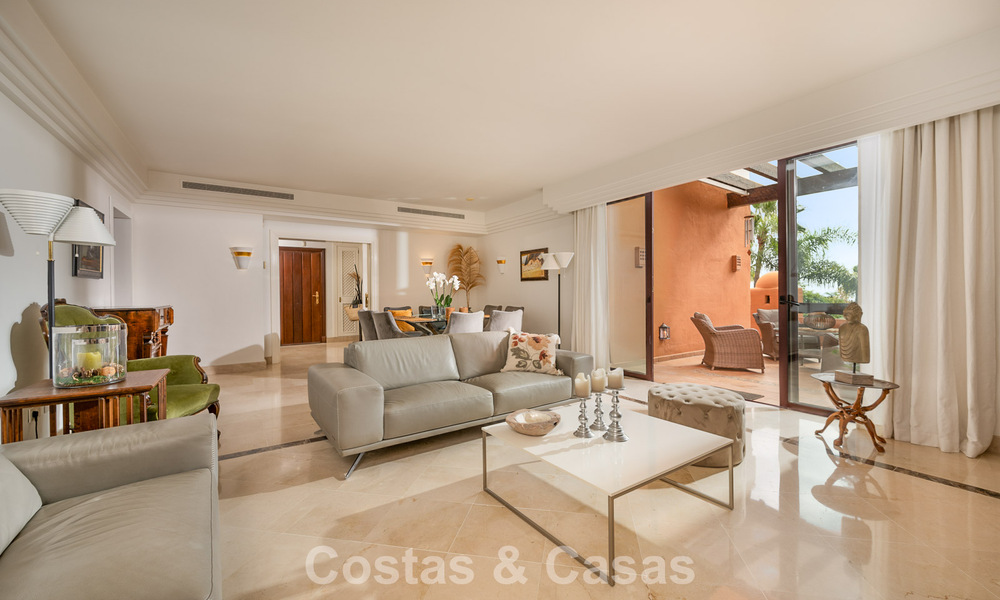 Exceptionnel penthouse en duplex à vendre, à quelques pas de Puerto Banús à Nueva Andalucia, Marbella 783075