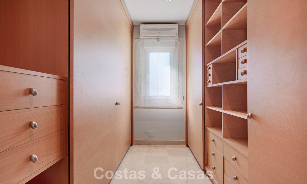 Villa de luxe de style méditerranéen à vendre à quelques pas de la plage et des commodités à Guadalmina Baja, Marbella 783077