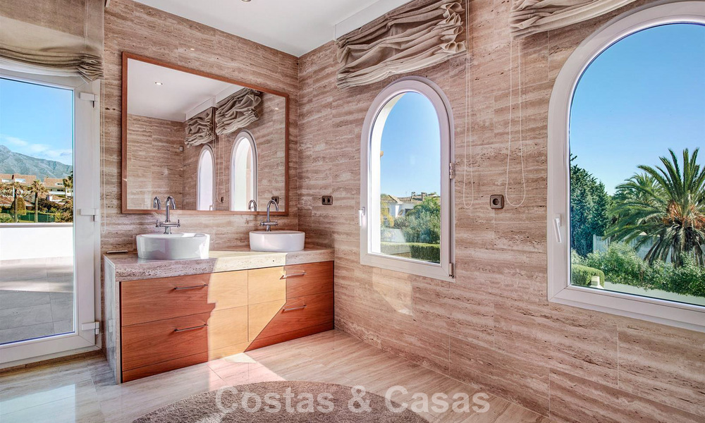 Villa de luxe de style méditerranéen à vendre à quelques pas de la plage et des commodités à Guadalmina Baja, Marbella 783079