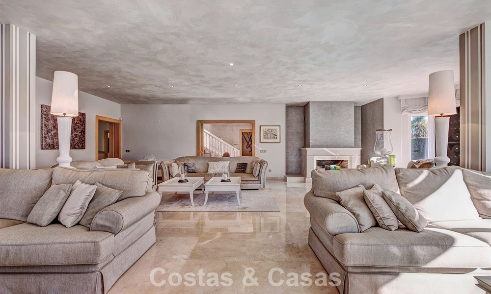 Villa de luxe de style méditerranéen à vendre à quelques pas de la plage et des commodités à Guadalmina Baja, Marbella 783084