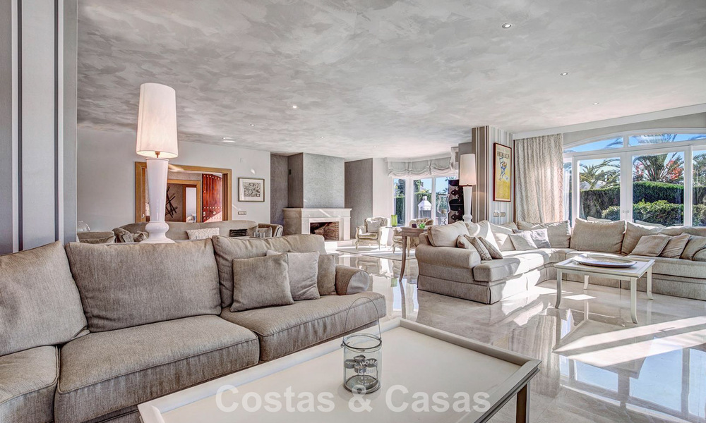 Villa de luxe de style méditerranéen à vendre à quelques pas de la plage et des commodités à Guadalmina Baja, Marbella 783086