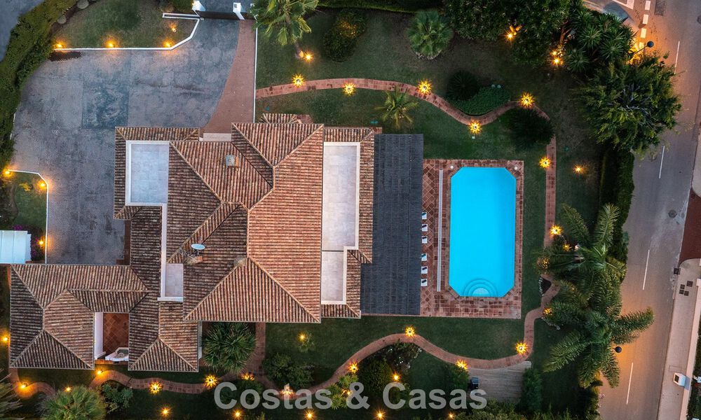 Villa de luxe de style méditerranéen à vendre à quelques pas de la plage et des commodités à Guadalmina Baja, Marbella 783100