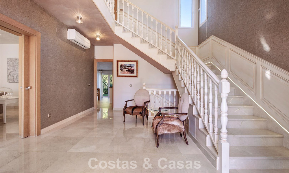 Villa de luxe de style méditerranéen à vendre à quelques pas de la plage et des commodités à Guadalmina Baja, Marbella 783103