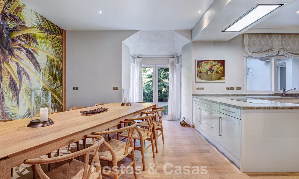 Villa de luxe de style méditerranéen à vendre à quelques pas de la plage et des commodités à Guadalmina Baja, Marbella 783104