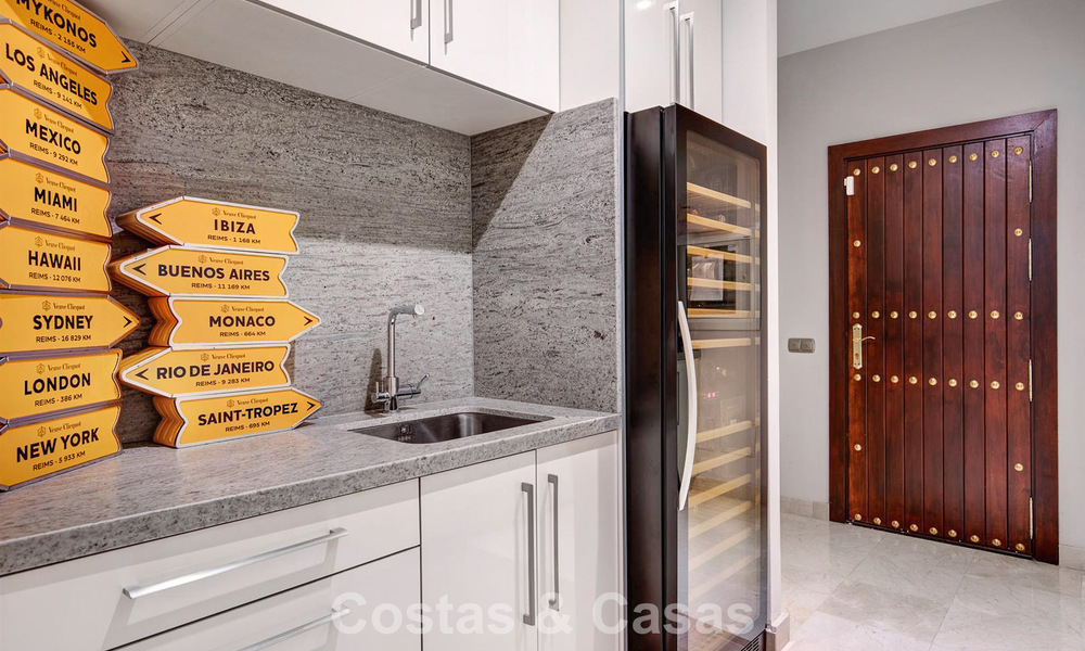 Villa de luxe de style méditerranéen à vendre à quelques pas de la plage et des commodités à Guadalmina Baja, Marbella 783106