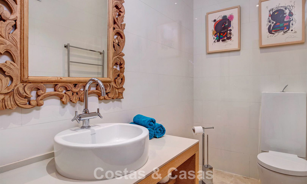 Villa de luxe de style méditerranéen à vendre à quelques pas de la plage et des commodités à Guadalmina Baja, Marbella 783111