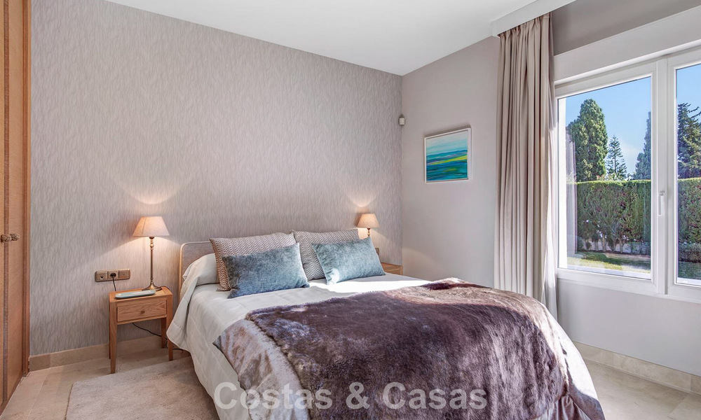 Villa de luxe de style méditerranéen à vendre à quelques pas de la plage et des commodités à Guadalmina Baja, Marbella 783112
