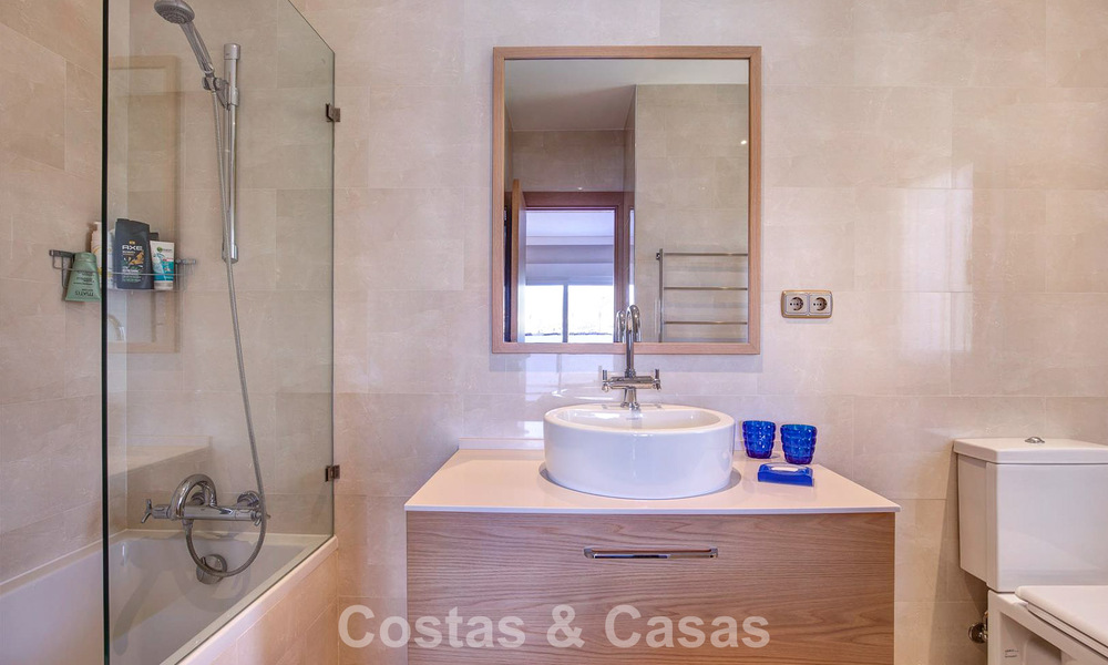 Villa de luxe de style méditerranéen à vendre à quelques pas de la plage et des commodités à Guadalmina Baja, Marbella 783113