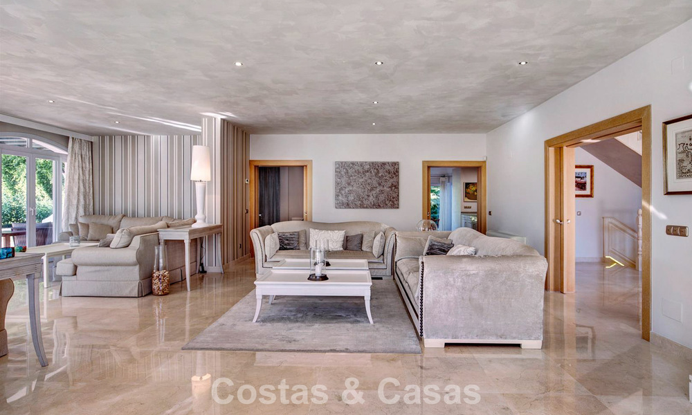 Villa de luxe de style méditerranéen à vendre à quelques pas de la plage et des commodités à Guadalmina Baja, Marbella 783115