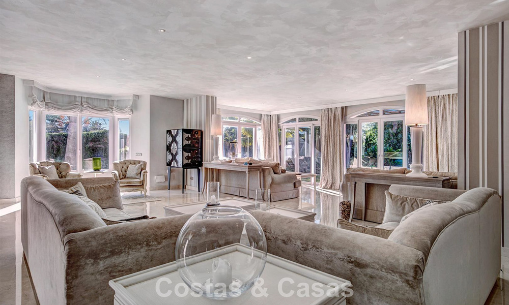 Villa de luxe de style méditerranéen à vendre à quelques pas de la plage et des commodités à Guadalmina Baja, Marbella 783117