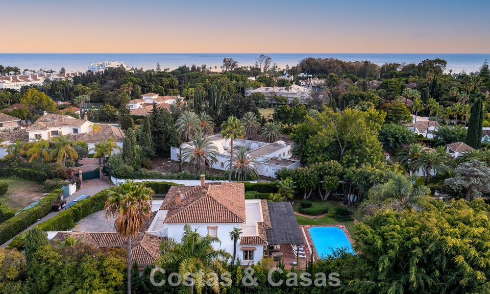 Villa de luxe de style méditerranéen à vendre à quelques pas de la plage et des commodités à Guadalmina Baja, Marbella 783119