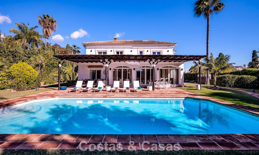 Villa de luxe de style méditerranéen à vendre à quelques pas de la plage et des commodités à Guadalmina Baja, Marbella 783122