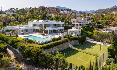 Villa de luxe sophistiquée à vendre avec court de tennis privé au cœur de Nueva Andalucia, Marbella 783594