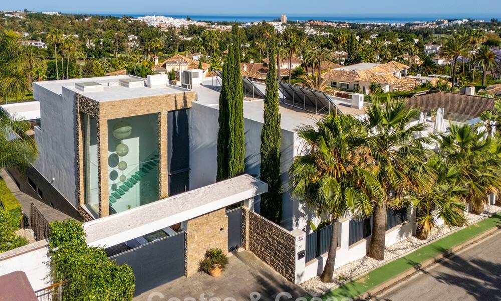 Villa de luxe sophistiquée à vendre avec court de tennis privé au cœur de Nueva Andalucia, Marbella 783595