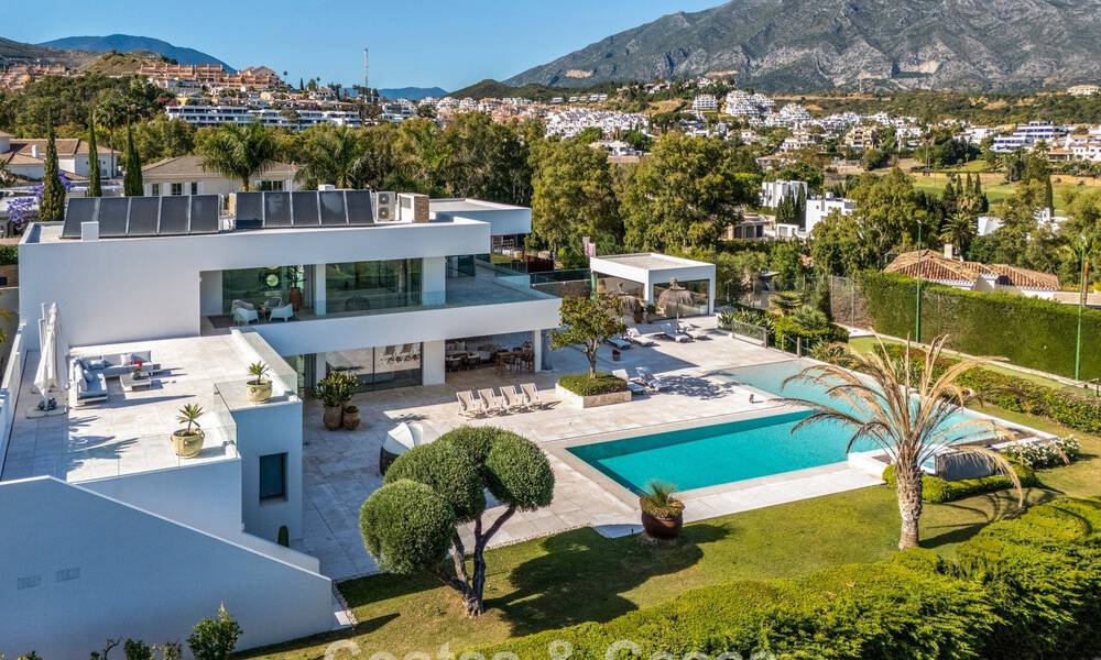 Villa de luxe sophistiquée à vendre avec court de tennis privé au cœur de Nueva Andalucia, Marbella 783597