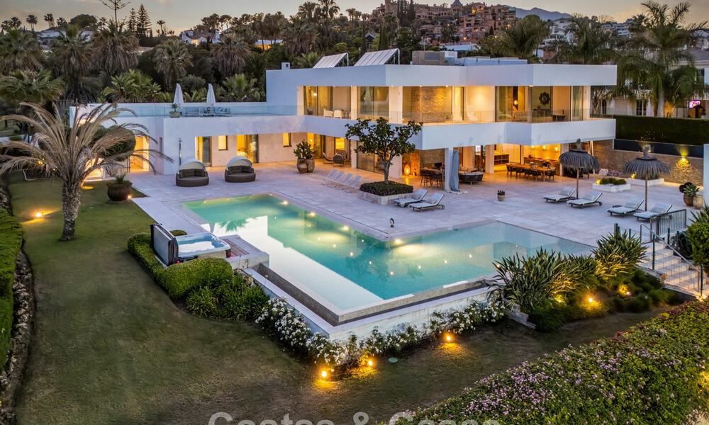 Villa de luxe sophistiquée à vendre avec court de tennis privé au cœur de Nueva Andalucia, Marbella 783598