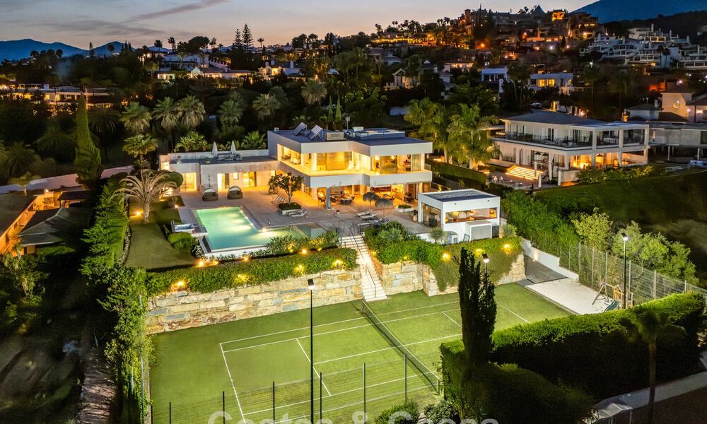 Villa de luxe sophistiquée à vendre avec court de tennis privé au cœur de Nueva Andalucia, Marbella 783601