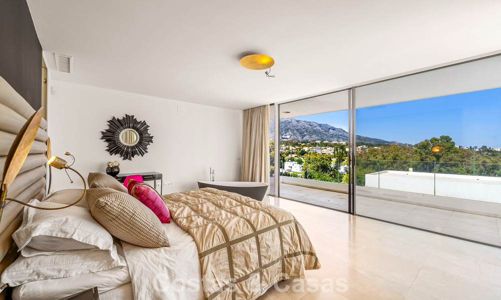 Villa de luxe sophistiquée à vendre avec court de tennis privé au cœur de Nueva Andalucia, Marbella 783610