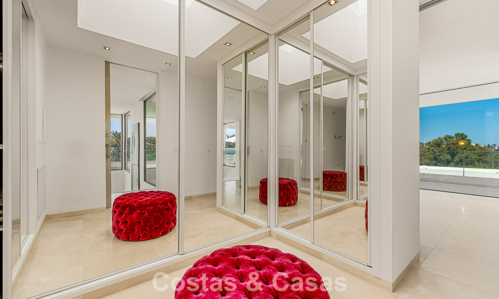 Villa de luxe sophistiquée à vendre avec court de tennis privé au cœur de Nueva Andalucia, Marbella 783612